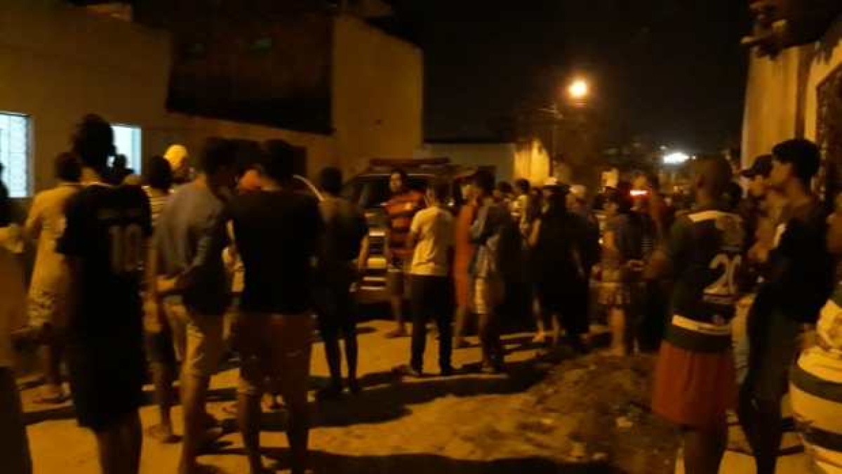 Homem morre alvejado a tiros no bairro Ademar de Carvalho (Foto: Via Lagarto Como Eu Vejo)