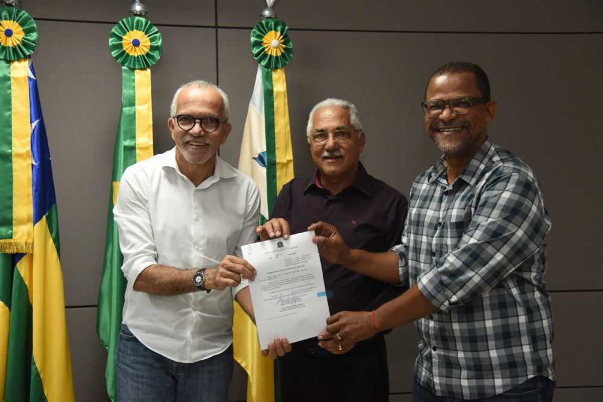 Prefeito de Aracaju sanciona lei que torna o Cotinguiba patrimônio histórico e cultural (Foto: Ana Lícia Menezes/ PMA)