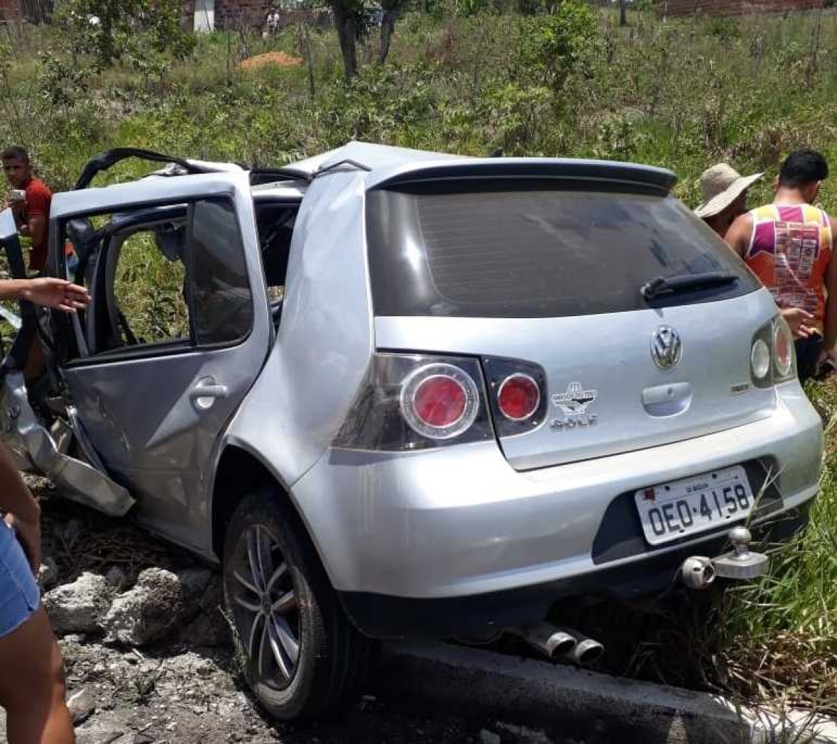 O motorista do carro veio a óbito e o passageiro está em estado grave (Foto:  WhatsApp/ Grupo Sergipe Notícias/ Via Portal Infonet)