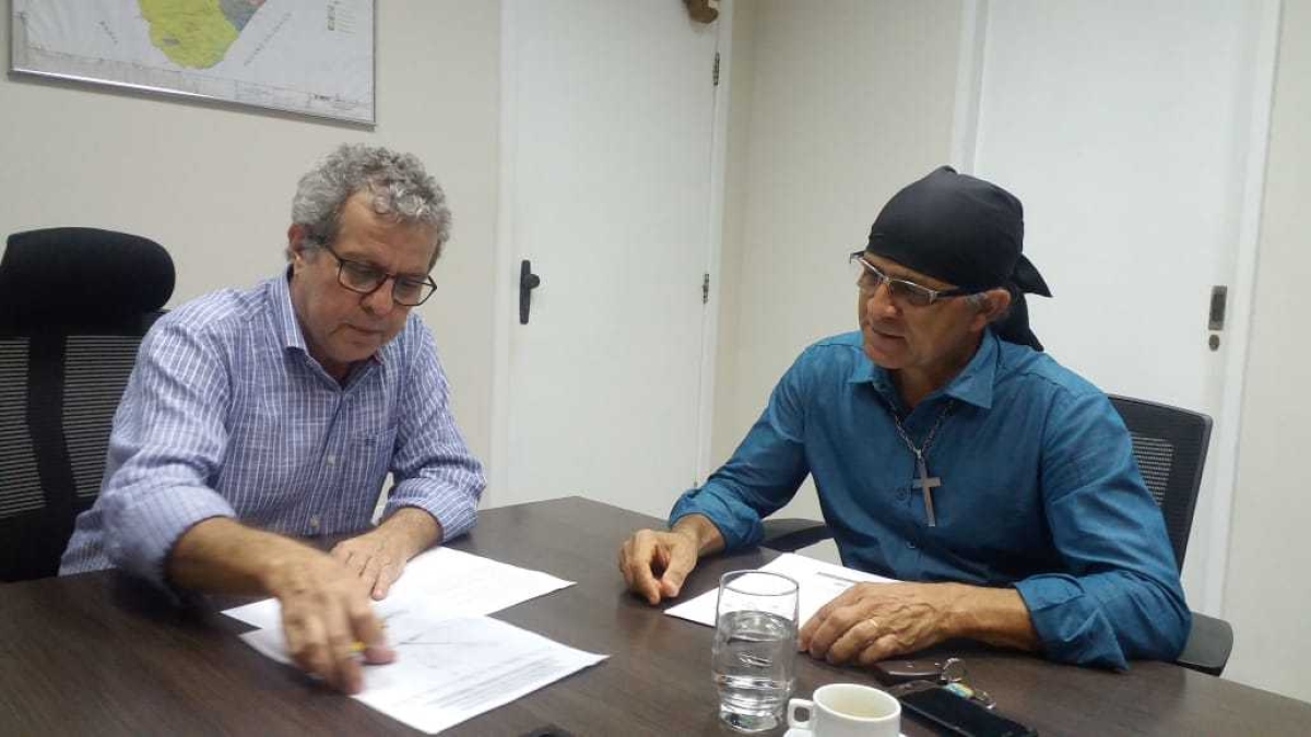Matos cobra novamente a Deso que leve água nas torneiras para o povo de Tanque Novo em Glória (Foto: Gustavo Andrade)