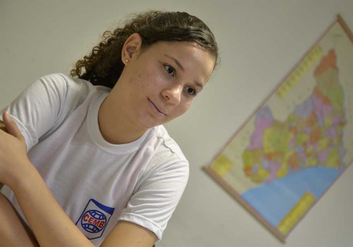 Larissa Pavani Santos é aluna do 2º ano do Colégio Estadual Murilo Braga, localizado em Itabaiana (Foto: Janaína Santos/ Seed/SE)