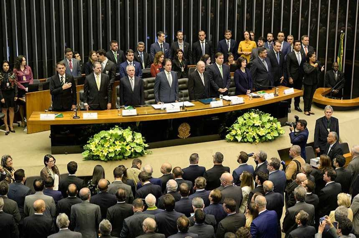 Aniversário da Constituição une representantes do Executivo, do Legislativo e do Judiciário, além do presidente eleito Jair Bolsonaro, no Plenário da Câmara dos Deputados (Foto: Pedro França/ Agência Senado)