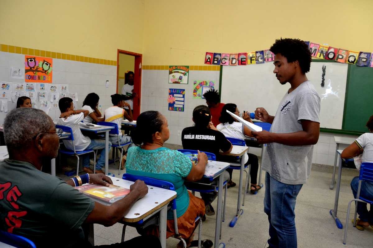 Mais de 3 mil alunos estão na EJA (Foto: Walter Martins/ PMA)