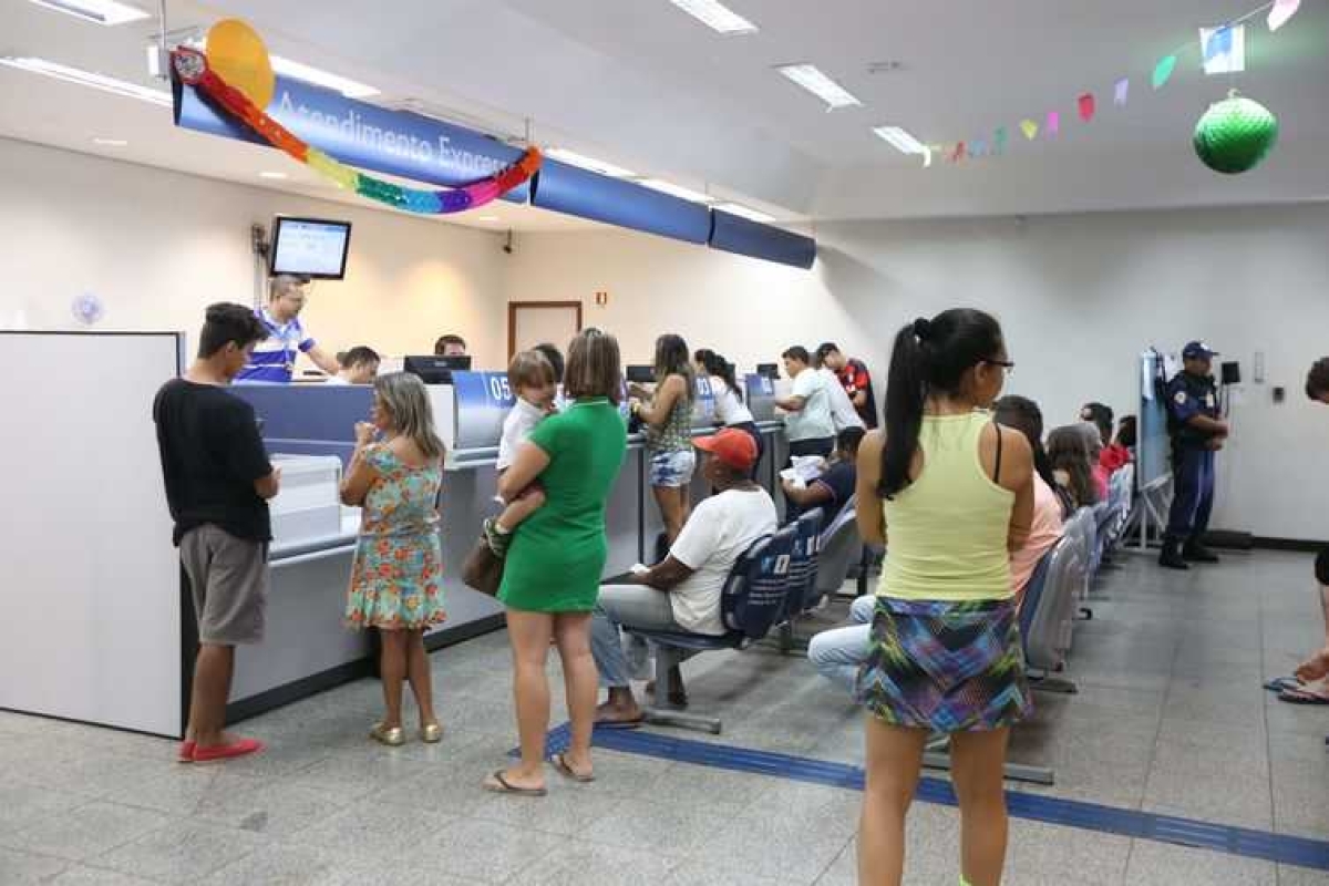 A partir de sábado, boletos vencidos poderão ser pagos em qualquer banco ou correspondente e não apenas na instituição financeira em que foram emitidos (Foto: Valter Campanato/ Agência Brasil)