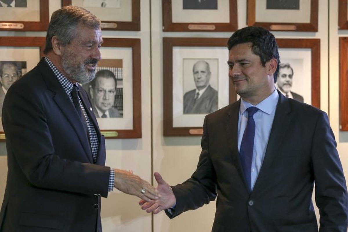 O atual ministro da Justiça, Torquato Jardim, e o futuro ministro Sergio Moro tiveram reunião do governo de transição (Foto: Fabio Rodrigues Pozzebom/ Agência Brasil)