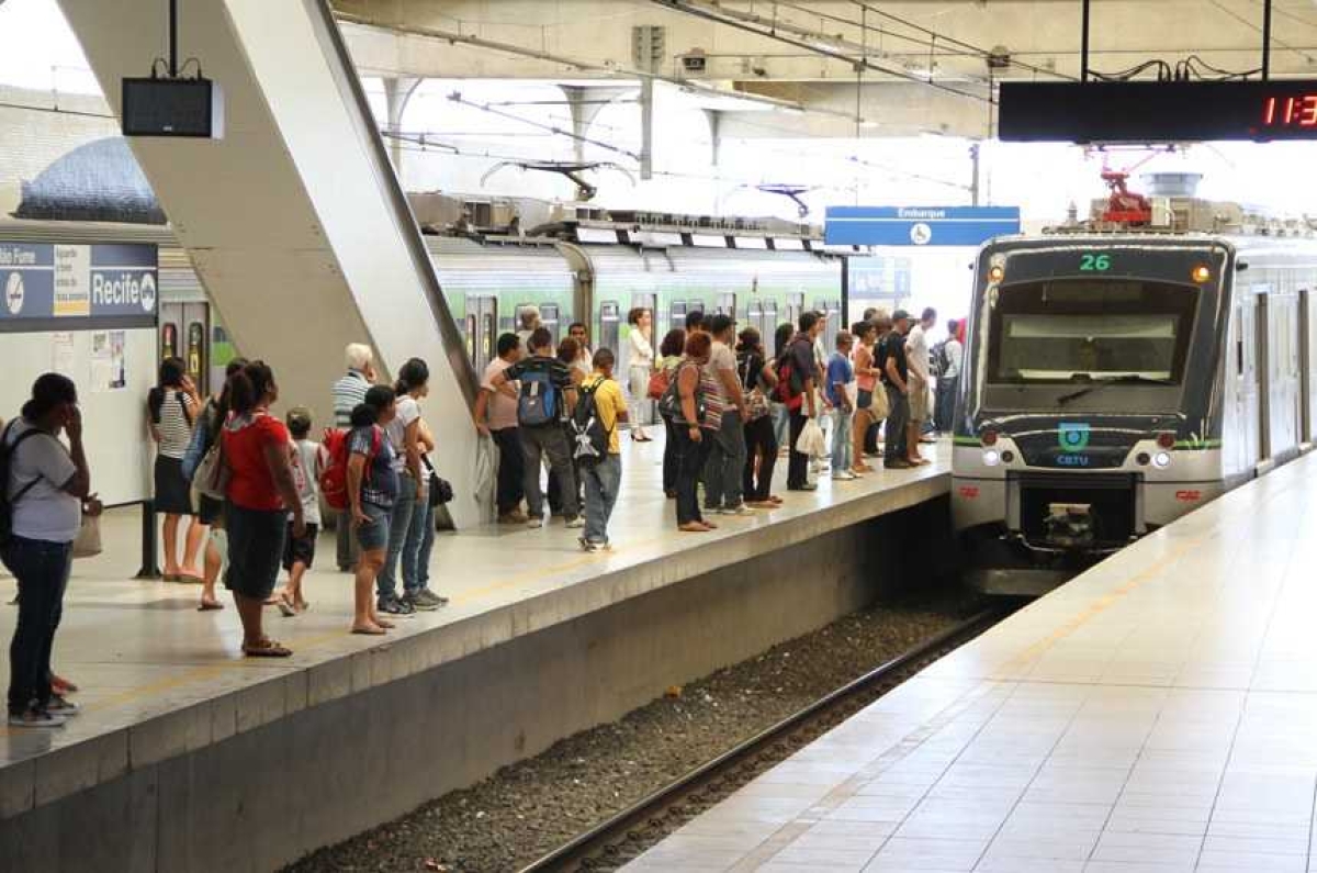 Estação do metrô do Recife, administrado pela Companhia Brasileiro de Trens Urbanos: estatal receberá recursos para manutenção de trilhos caso remanejamento orçamentário seja aprovado
(Foto: Portal Metrô Recife)
