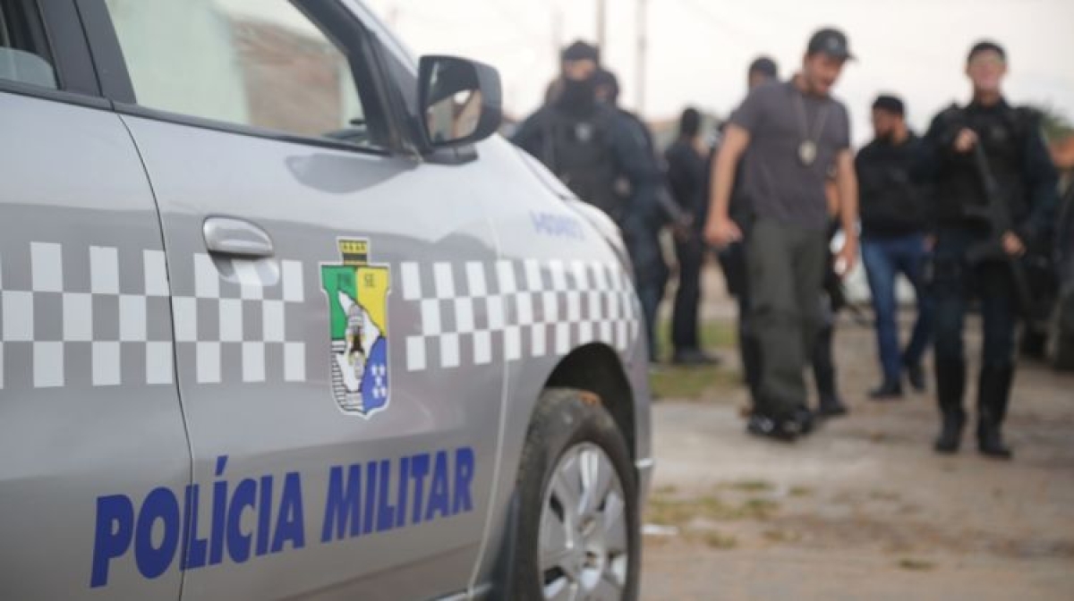 PM prende homem e recupera veículo com restrição de roubo/furto na cidade de Aracaju (Foto: SSP/SE)
