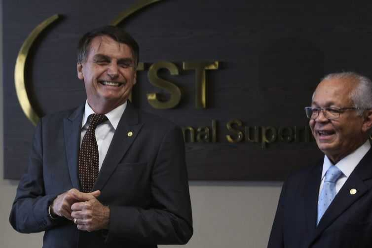 O  presidente eleito Jair Bolsonaro durante encontro com o presidente do Tribunal Superior do Trabalho (TST), João Batista Brito Pereira, no TST, em Brasília (Foto: Valter Campanato/ Agência Brasil)