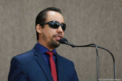 "A Prefeitura tem a obrigação de pagar o piso salarial dos professores", cobra Lucas Aribé (Foto: Gilton Rosas)