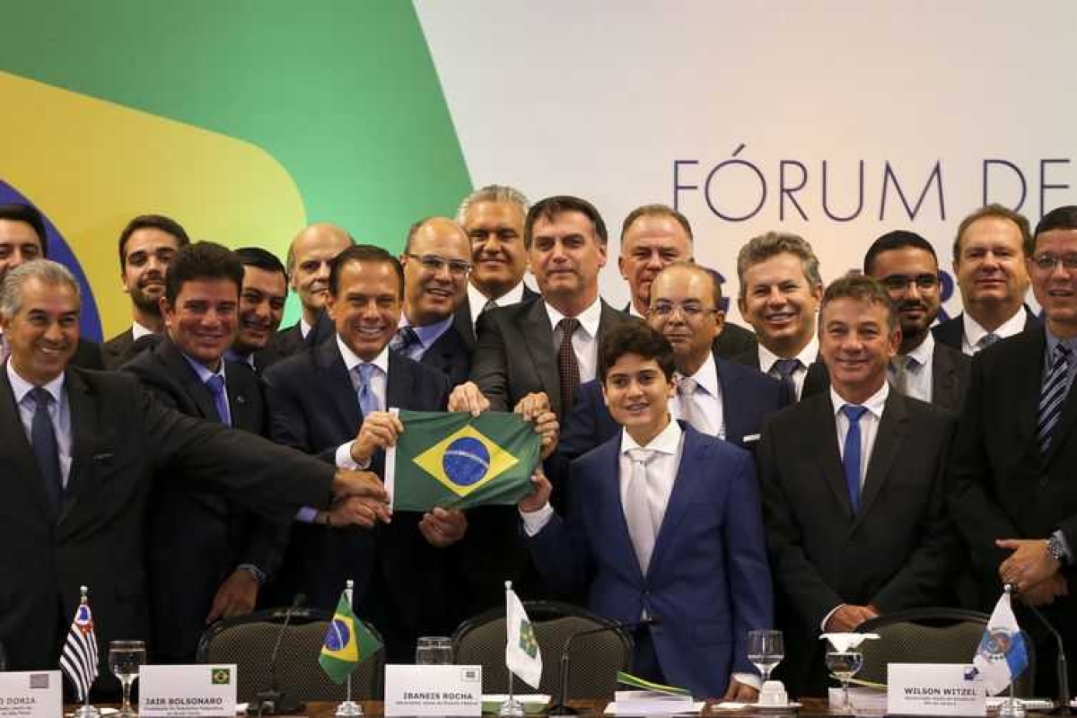 O presidente eleito Jair Bolsonaro posa com governadores eleitos e reeleitos (Foto: Marcelo Camargo/ Agência Brasil)