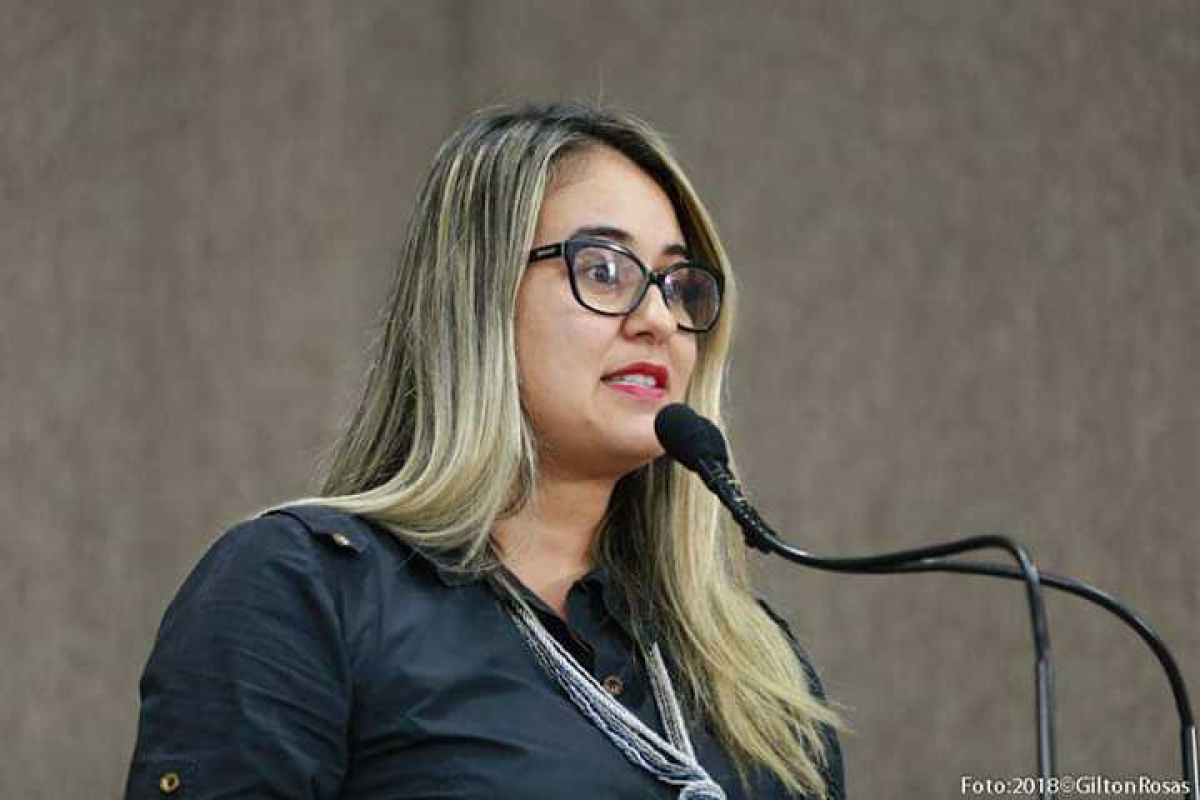 O Poder Público dá as costas para o calazar e são os cães que pagam essa conta, lamenta Kitty Lima (Foto: Assessoria Kitty Lima)