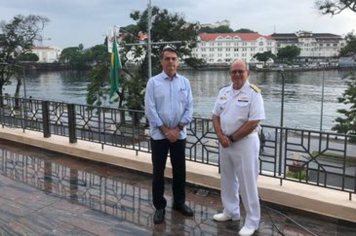 Bolsonaro falou sobre o Mais Médicos após café da manhã com o almirante Eduardo Bacellar (Foto: Divulgação/ Assessoria Jair Bolsonaro)