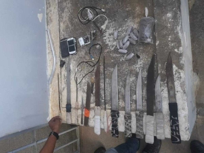 Vistoria do Preslen apreende armas artesanais e drogas (Foto: Sejuc/SE)