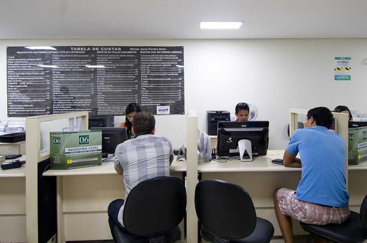 Sancionada há dois meses, a lei que dispensa a exigência de documentos entrou em vigor nesta sexta-feira (Foto: Pedro França/ Agência Senado)