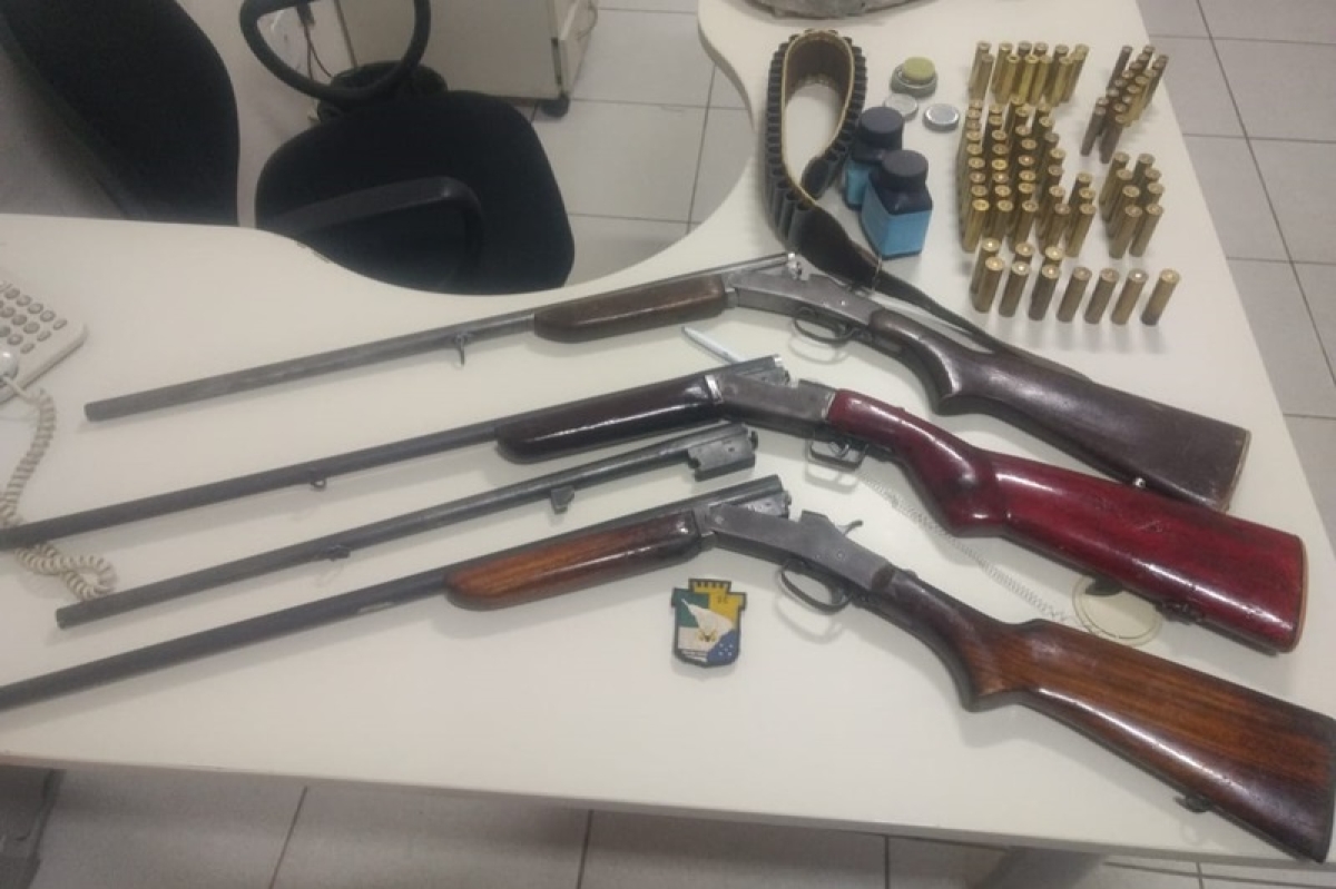 PM apreende armas e munições de grosso calibre (Foto: PM/SE)
