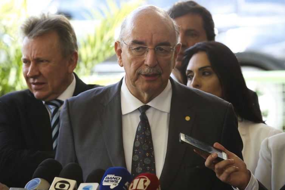 O futuro ministro da Cidadania e Ação Social, Osmar Terra, fala à imprensa (Foto: Valter Campanato/ Agência Brasil)