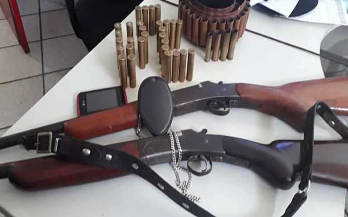 Material apreendido em Canindé com pai e filho suspeitos de praticar homicídios (Foto: Divulgação/ SSP/SE)
