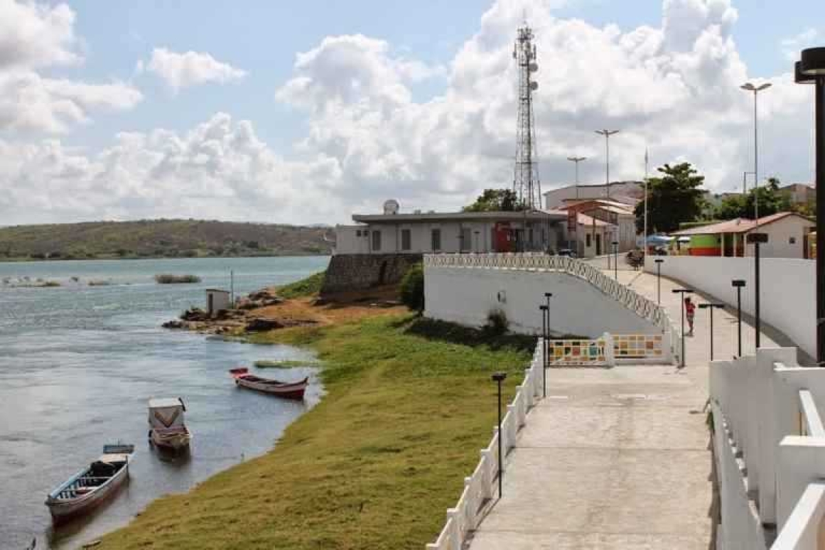 Por falta de pagamento, Energisa suspende o fornecimento de energia em orlinha às margens do Rio São Francisco (Foto: Via Pingou Notícias)