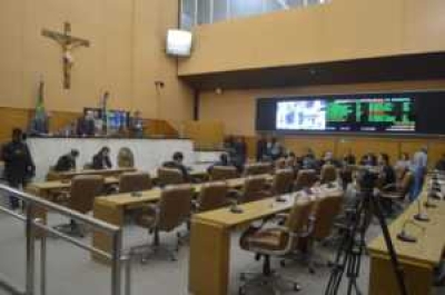 O projeto já havia sido retirado de pauta há duas semanas por causar constrangimento em alguns deputados contrários à concessão do título (Foto: Rede Alese)