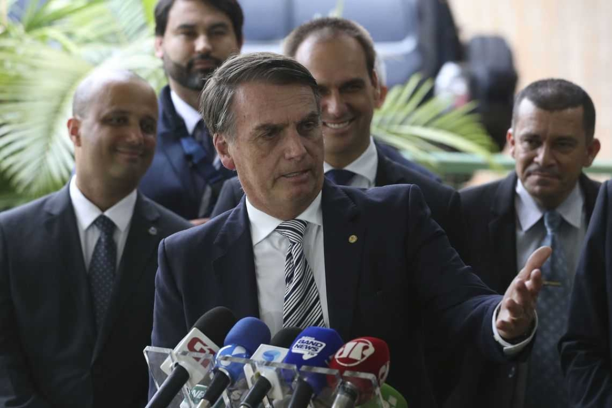 Militares apresentam a Jair Bolsonaro situação da segurança nos estados (Foto: Valter Campanato/ Agência Brasil)