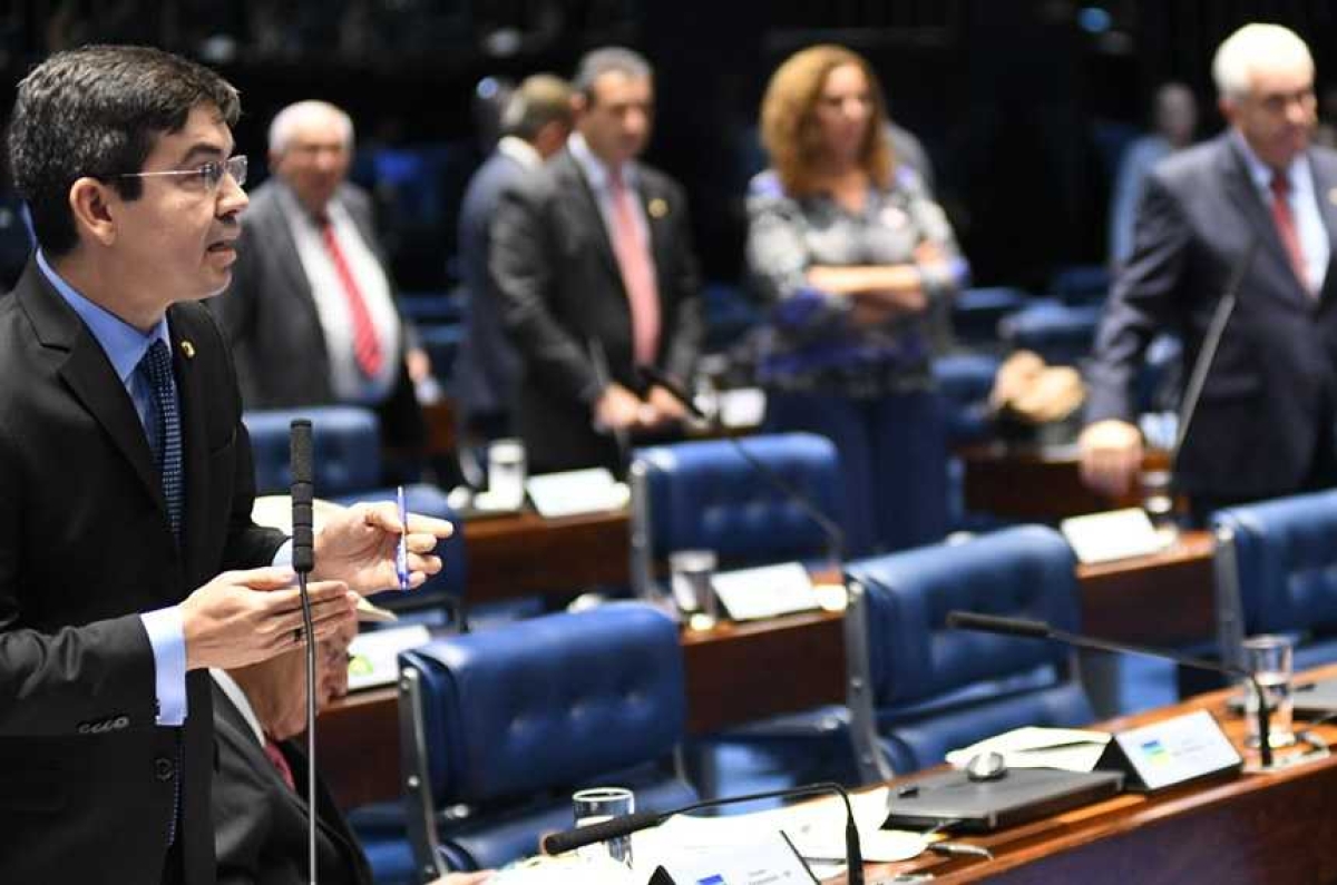 O senador Randolfe Rodrigues (Rede-AP) é o autor do projeto que aumenta a pena de quem for condenado por maus-tratos aos animais
(Foto: Jefferson Rudy/ Agência Senado)
