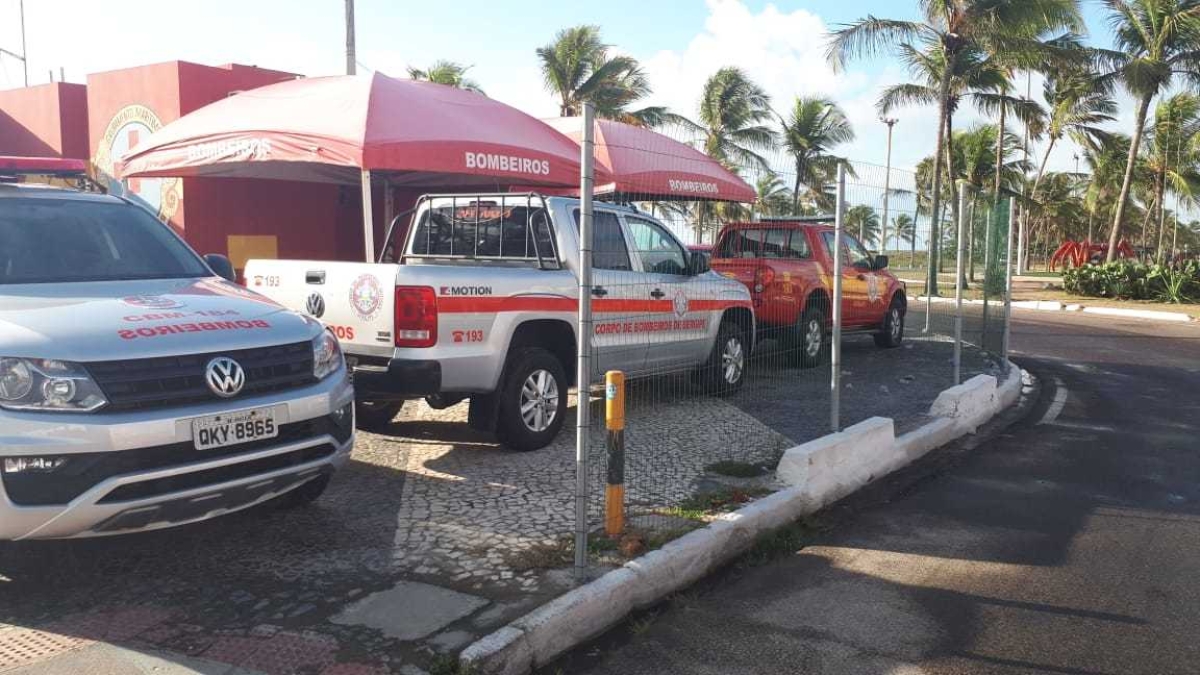 Unidade do Corpo de Bombeiros é cercada na Orla de Atalaia (Foto: CBM/SE)