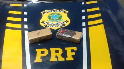 PRF prende homem que transportava droga na BR 101 (Foto: Agência PRF/SE)
