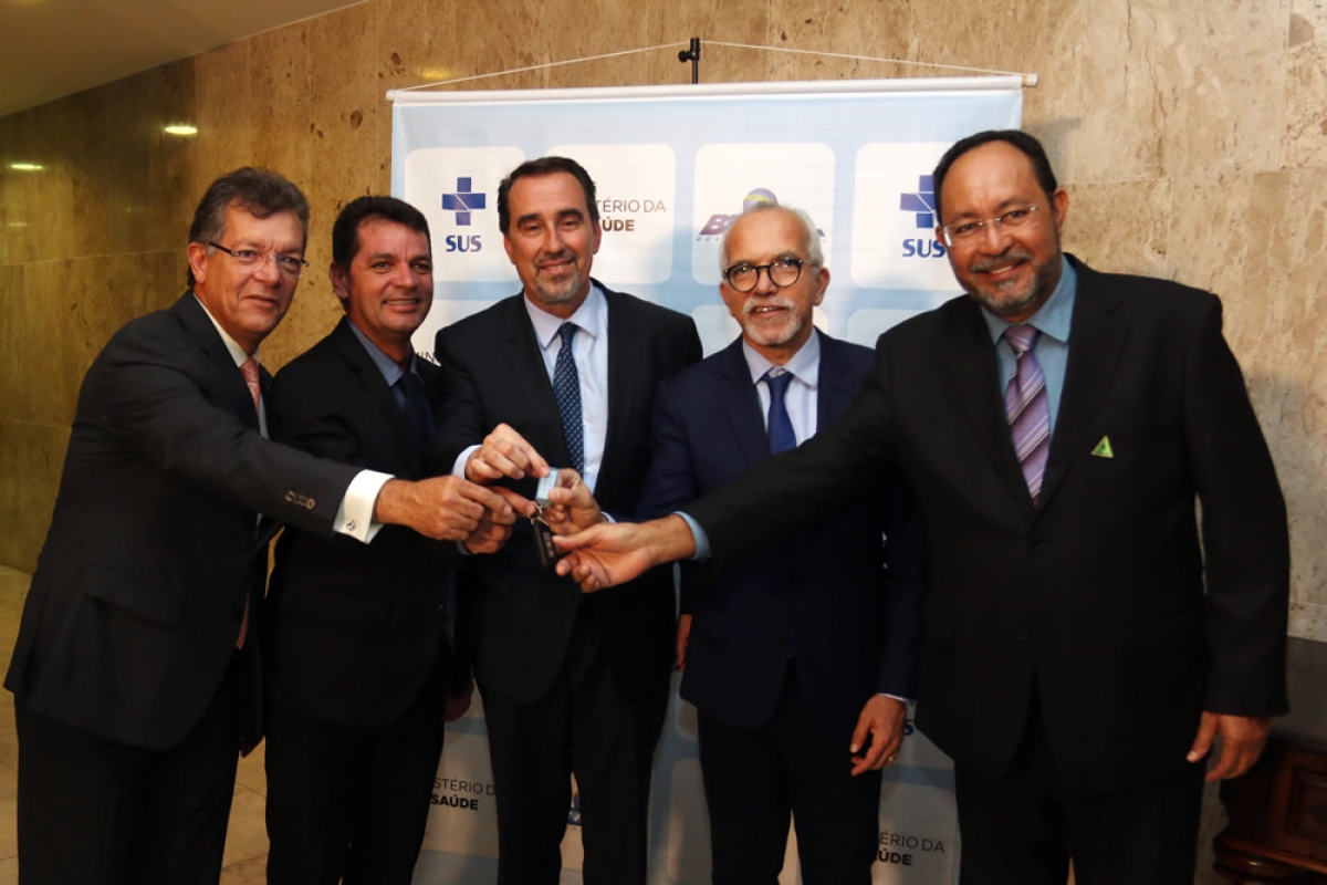 Laércio Oliveira consegue 12 caminhonetes para reforçar combate ao mosquito Aedes aegypti em Sergipe (Foto: Assessoria Laércio Oliveira)