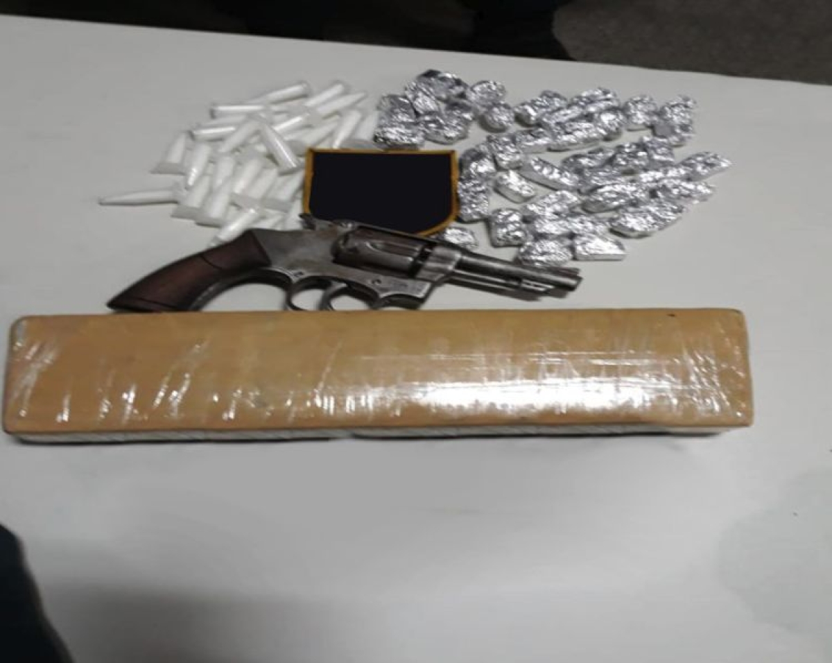 BPRp apreende arma de fogo e drogas após confronto policial (Foto: SSP/SE)