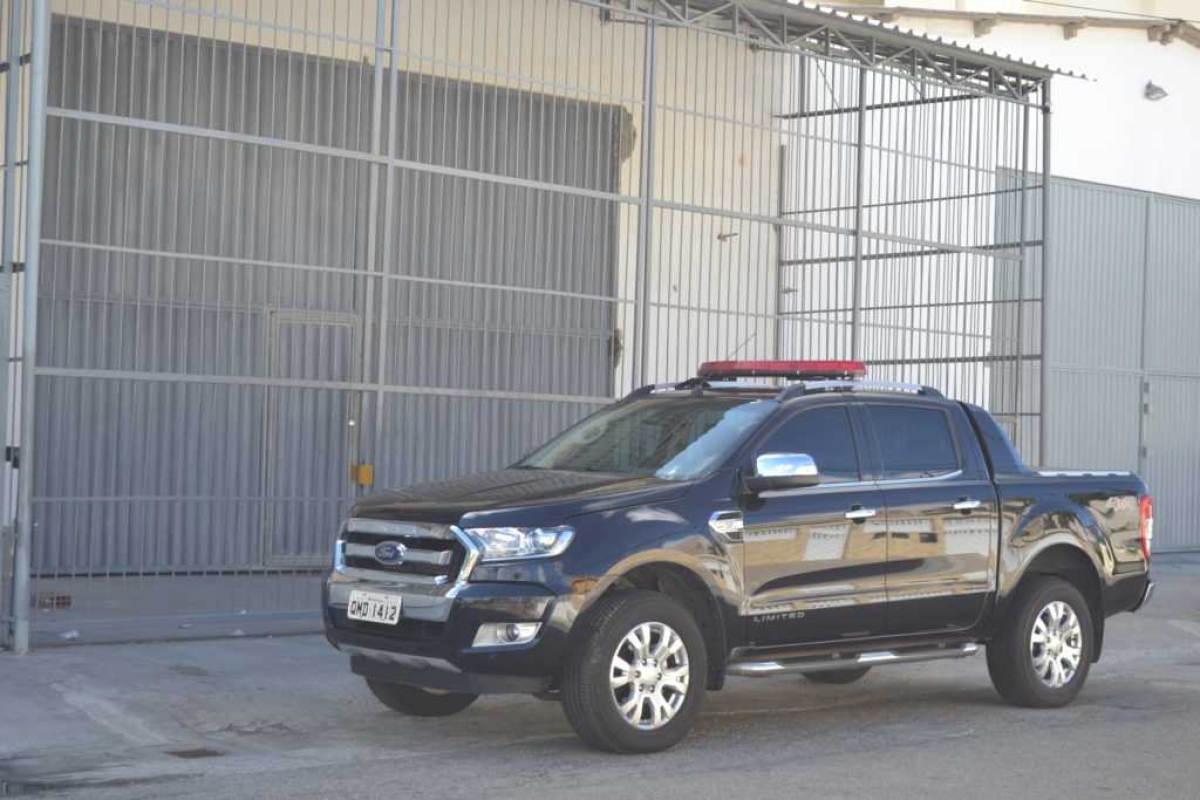 Operação em uma empresa da rua Pedro Paes Mendonça, no Suíssa (Foto: Portal Infonet)