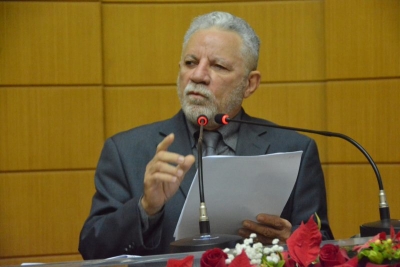 Francisco Gualberto rebate provocações de jornalistas (Foto: Jadilson Simões)