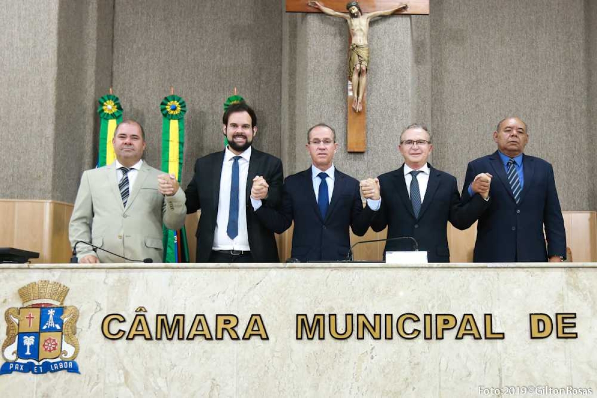 Mesa Diretora da Câmara de Aracaju para o biênio 2019/2020 é empossada  (Foto: Gilton Rosas/ CMA)