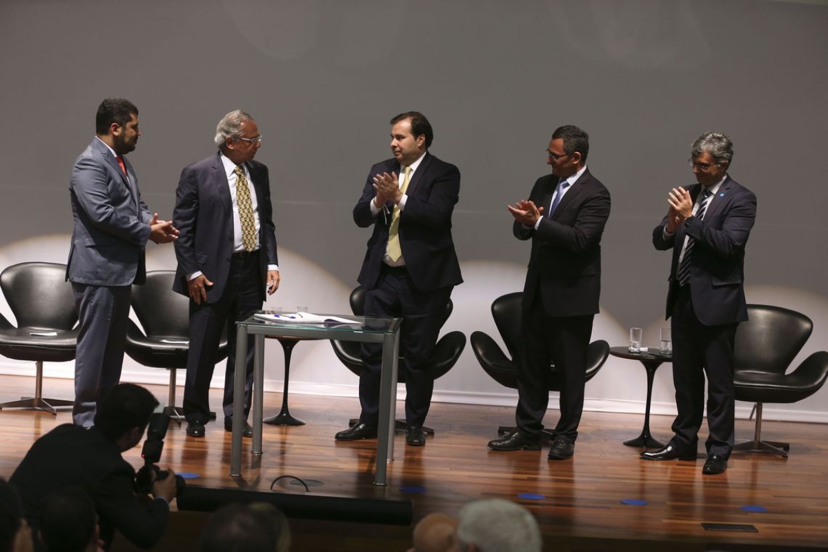 "Abertura da economia, simplificação de impostos, privatizações, reforma da Previdência e descentralização de recursos para estados e municípios" (Foto: Valter Campanato/ Agência Brasil)
