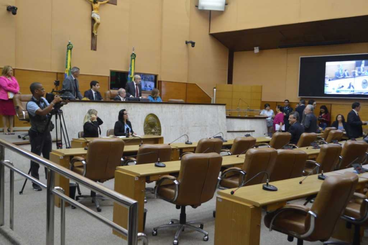 Deputados aprovam antecipação de royalties do petróleo (Foto: Portal Infonet)