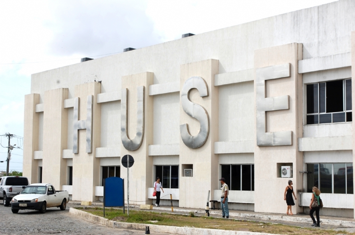 O condutor foi levado para o Hospital de Urgência de Sergipe (Huse) (Foto: Arquivo Portal Infonet)
