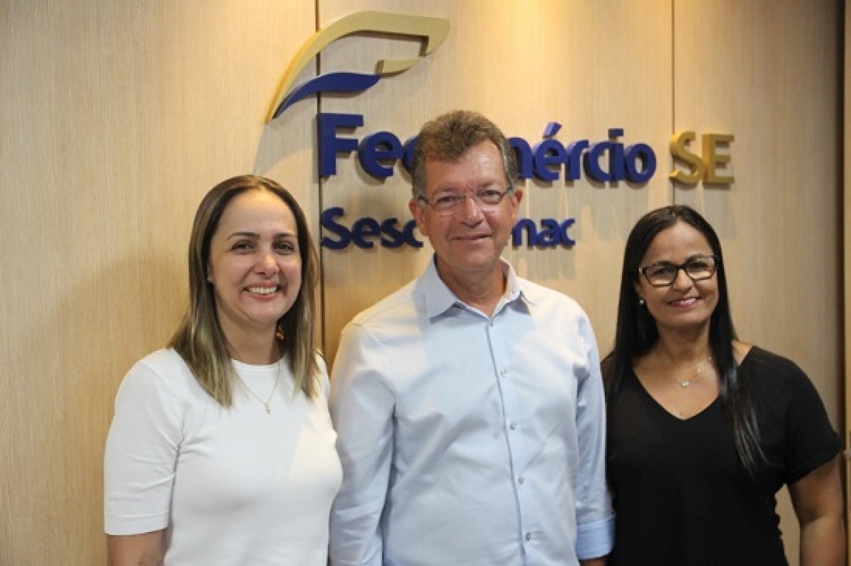 Priscila Dias Felizola, Laércio Oliveira e Aparecida Gonçalves Farias (Foto: Via Aracaju Magazine)