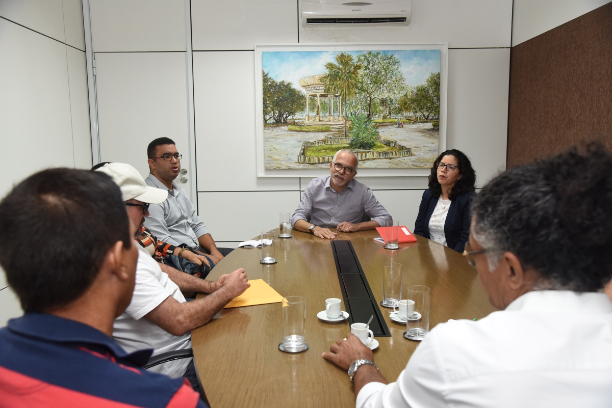 Em reunião com músicos, Prefeito de Aracaju diz que pleiteará audiência com novo ministro para liberar verbas do Forró Caju (Foto: Ana Lícia Menezes/ PMA)