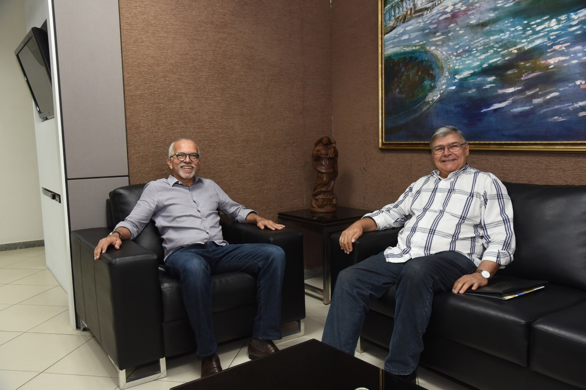 Prefeito de Aracaju anuncia Eliziário Sobral como novo controlador-geral (Foto: Ana Lícia Menezes/ PMA)