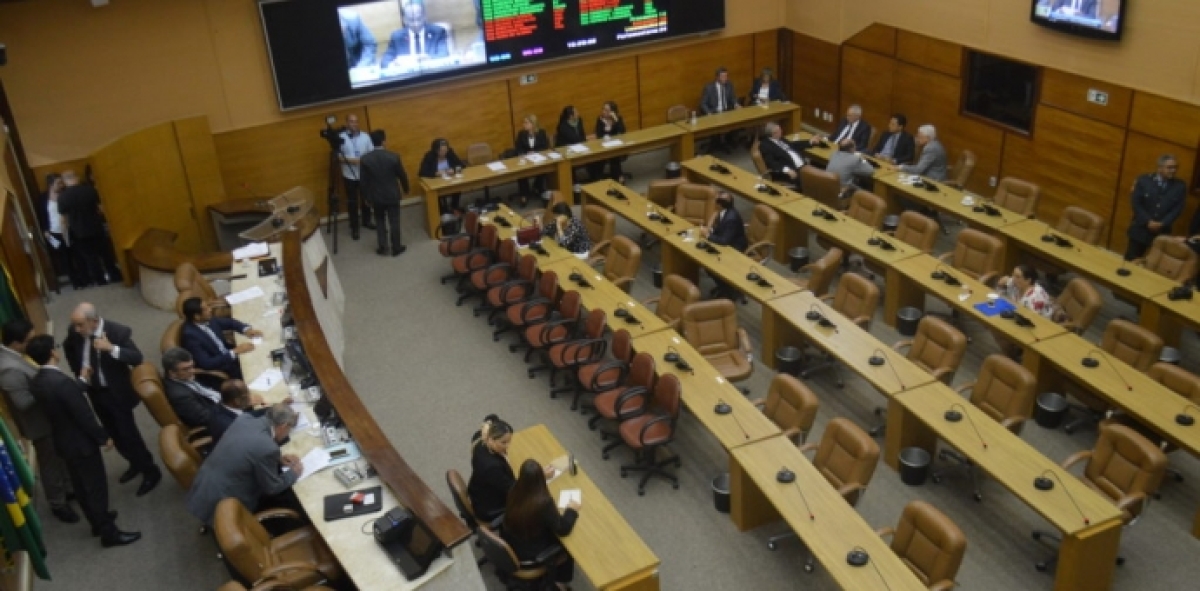 Deputados eleitos apresentam documentação para posse (Foto: Divulgação)