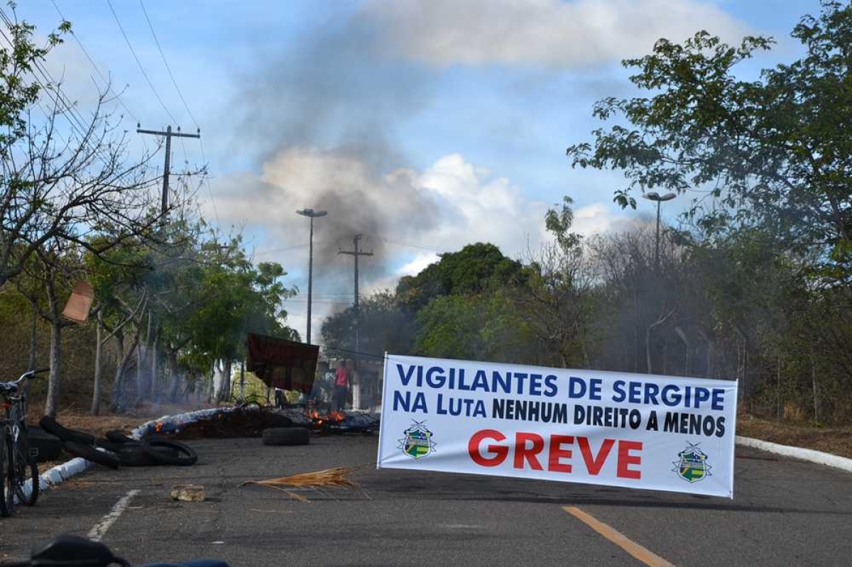 Manifestantes interditam acesso à Emdagro (Foto: Portal Infonet)