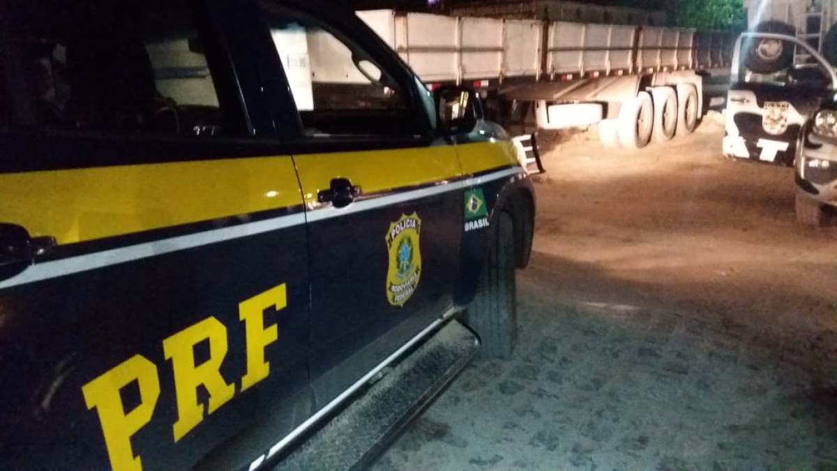 Veículo com sinais de adulteração é retido pela PRF na BR 101 (Foto: Assessoria PRF/SE)