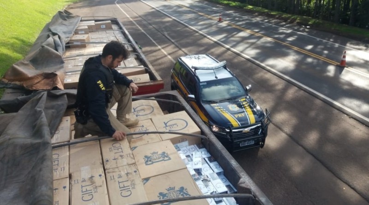 Nova lei prevê cassação da CNH para condutor de veículo usado na prática de contrabando ou receptação (Foto: PRF)