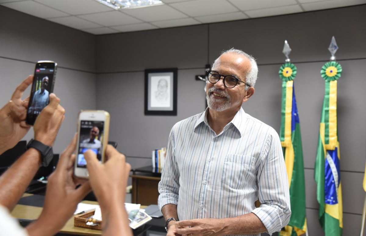 Prefeito de Aracaju anuncia que governo federal liberou os recursos para pagamento dos artistas do Forró Caju (Foto: Ana Lícia Menezes/PMA)