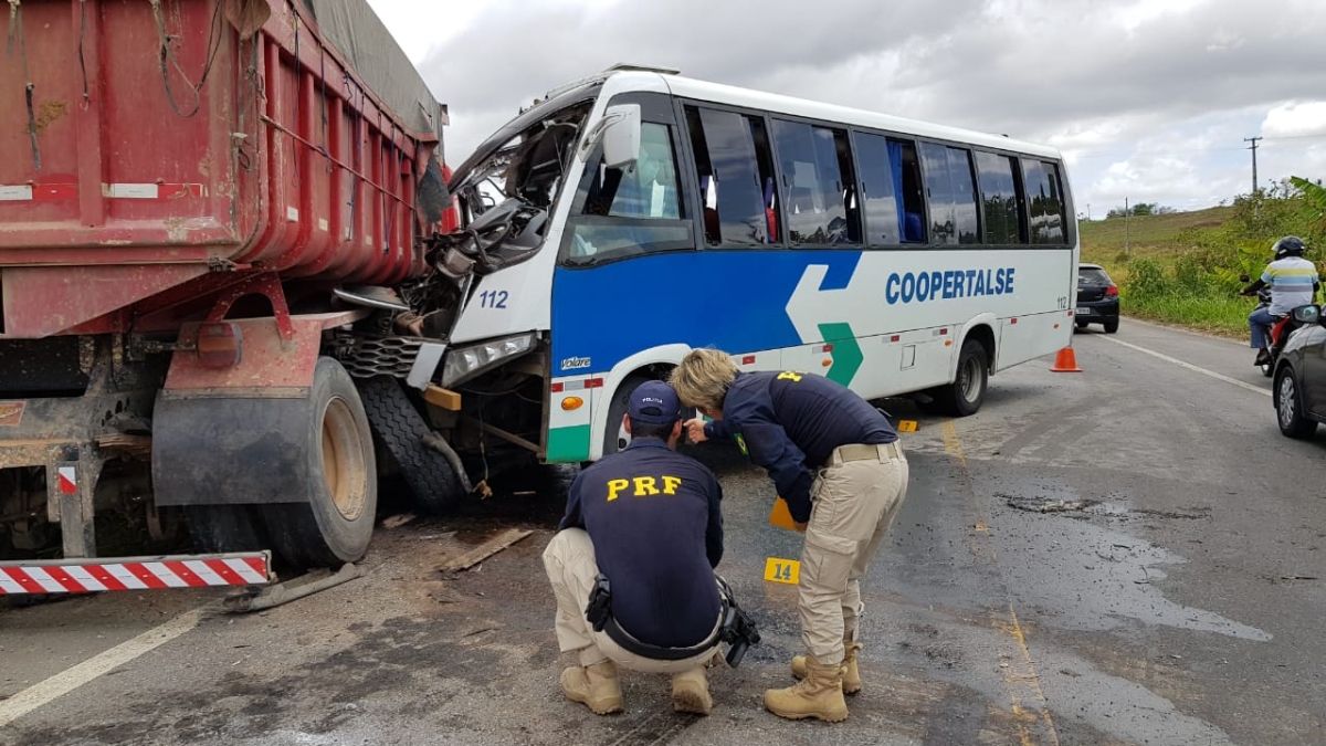 Batida aconteceu nas primeiras horas da manhã (Foto: PRF/SE)