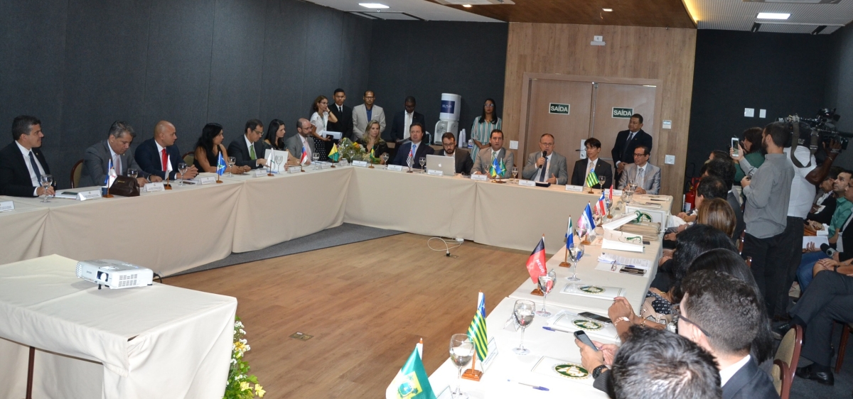 Governador participar de reunião com defensores púboicos do país (Foto: Portal Infonet)