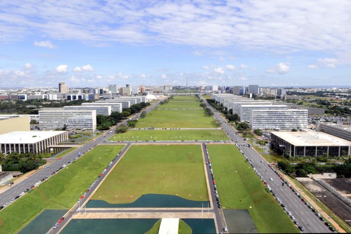 O governo pretende economizar R$ 209 milhões por ano com o corte de 21 mil cargos comissionados (Foto: Marcello Casal Jr./ Arquivo Agência Brasil)