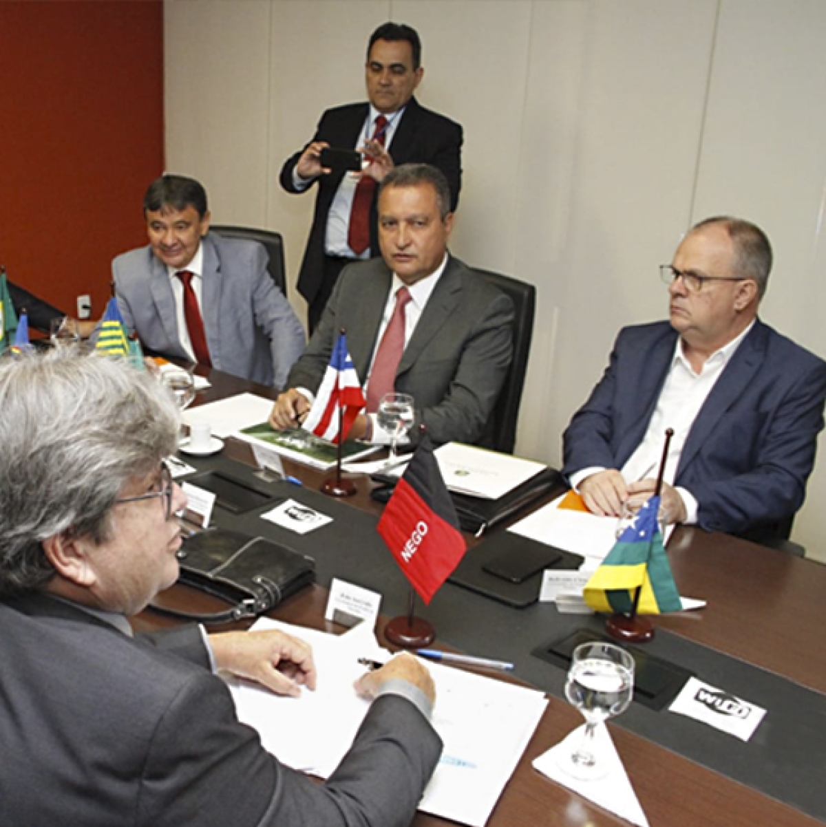 Governador de Sergipe discute pautas de interesse dos estados com demais governadores do Nordeste (Foto: André Oliveira/ ASN)