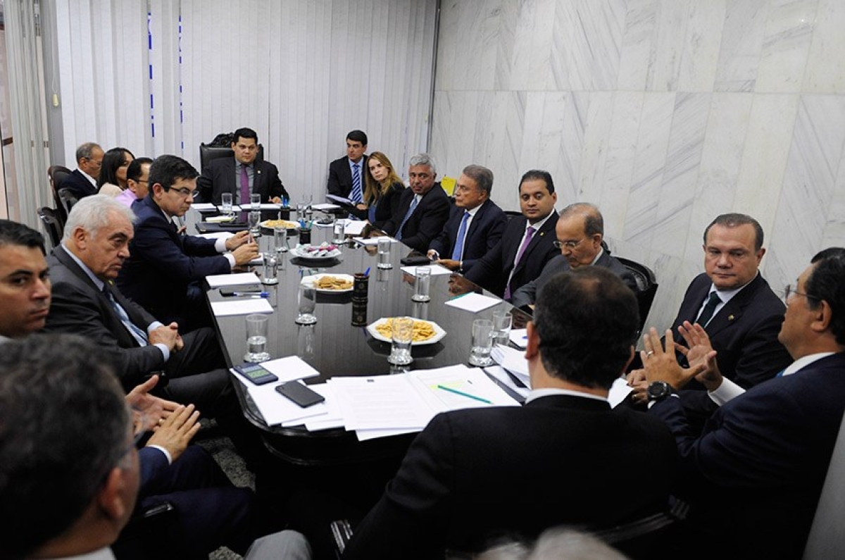 O presidente do Senado, Davi Alcolumbre, em reunião com líderes partidários, em 5/2
(Foto: Jonas Pereira/ Agência Senado)