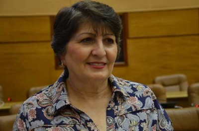 Secretário garante a Maria Mendonça que governador apontará solução para o atendimento às mulheres com câncer (Foto: Assessoria Maria Mendonça)