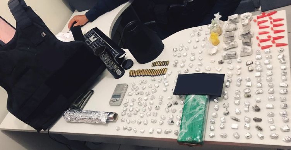 Radiopatrulha prende uma pessoa e apreende munições, drogas e colete balístico no fim de semana (Foto: SSP/SE)